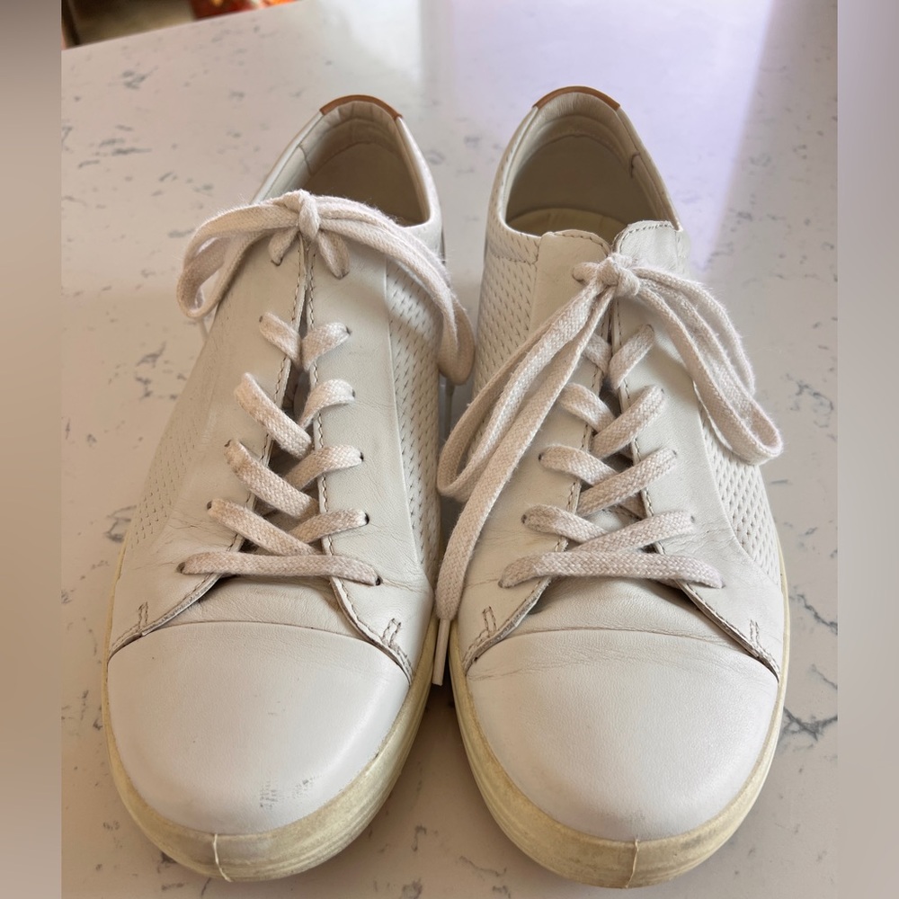ECCO Soft 7 City Sneaker White size 9-9.5